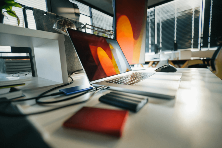 Sauvegarde cloud entreprise sur plusieurs supports de stockage.